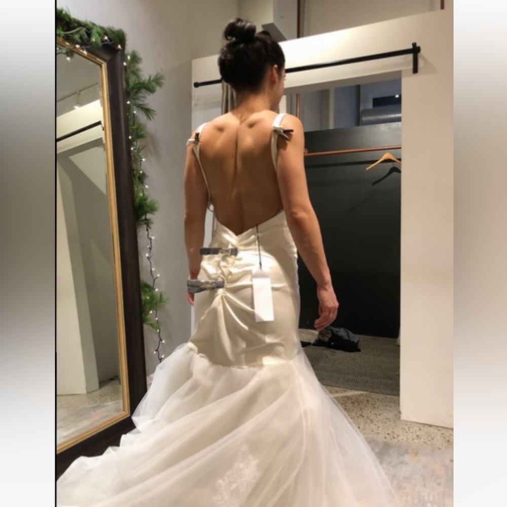 Katie May wedding dress. Us size 6. Never worn